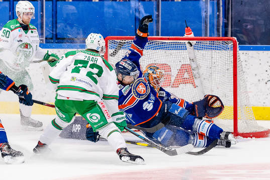 Rögles Daniel Zaar gör mål 3-2 bakom Växjös Arvid
