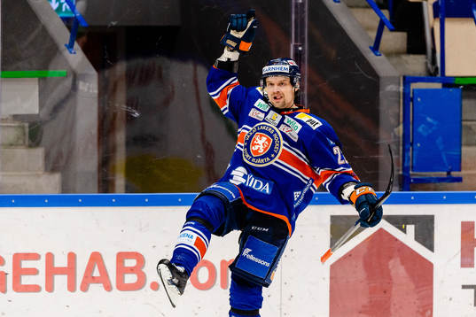 Växjös Janne Pesonen jublar