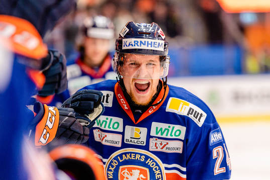 Växjös Brendan Shinnimin jublar