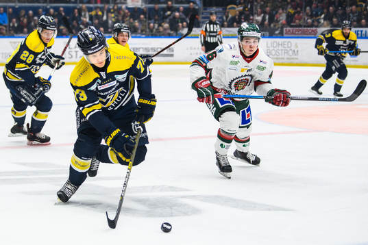 s Sebastian Wännström och Frölundas Oliwer Fjellström