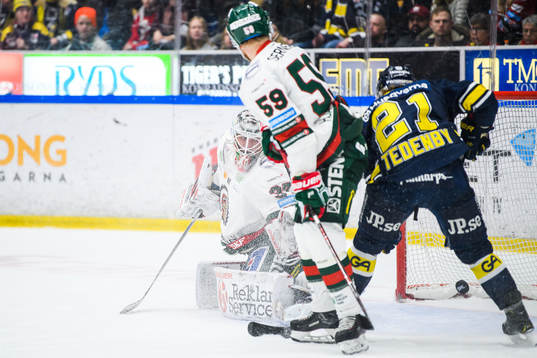 Frölundas målvakt Johan Gustafsson och Simon Hjalmarsson