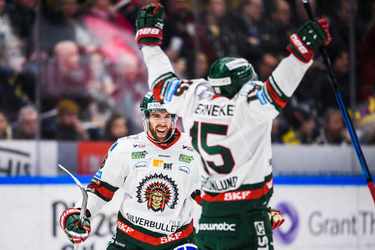 Frölundas Brandon Gormley jublar med Anders Grönlund