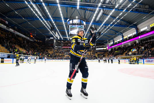 s Markus Ljungh tackar publiken och jublar