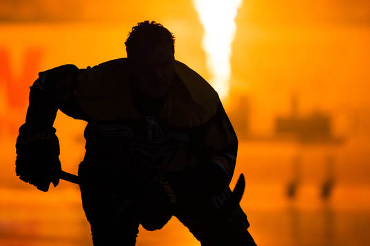 s Johan Johnsson gör entré