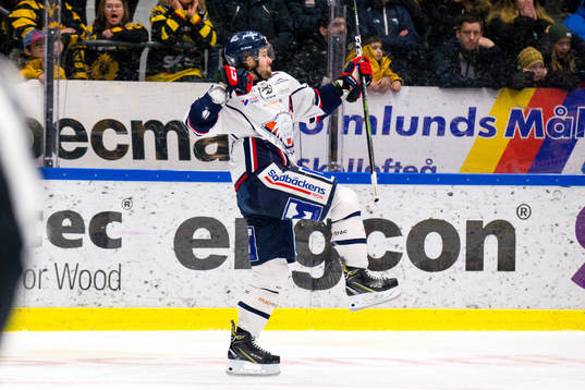 Linköpings Andrew Gordon jublar