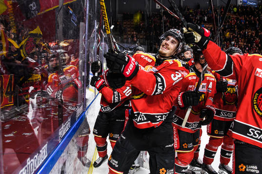 Luleås Emil Larsson jublar