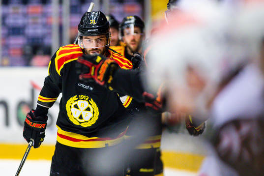 Brynäs Robert Kousal jublar