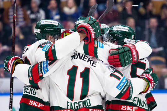 Frölundas Samuel Fagemo jublar med lagkamrater