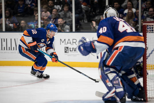 Josh bailey and goalkeeper Robin Lehner of New York