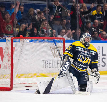 s målvakt Jonas Gunnarsson deppar