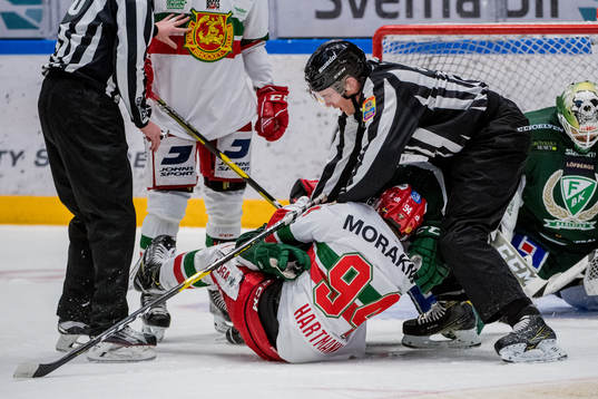 Moras Sebastian Hartmann i bråk med Färjestads Johan