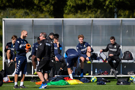 August Erlingmark och assisterande tränare Ferran Sibila