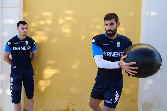 Giorgi Kharaishvili och målvakt Giannis Anestis