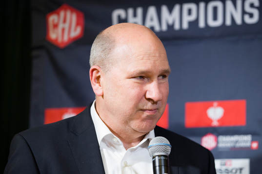 Red Bull Munichs head coach Don Jackson