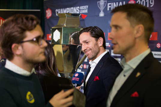 Frölundas captain Joel Lundqvist and head coach Roger