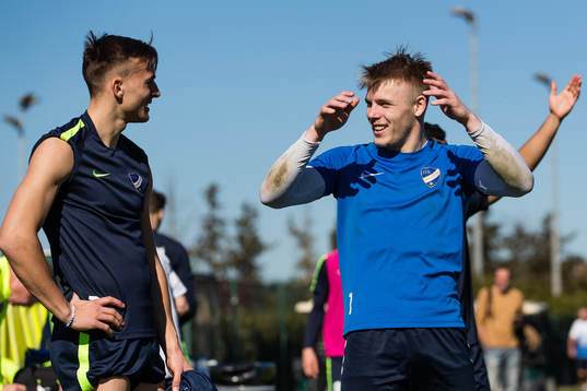 Henrik Castegren och målvakt Isak Pettersson