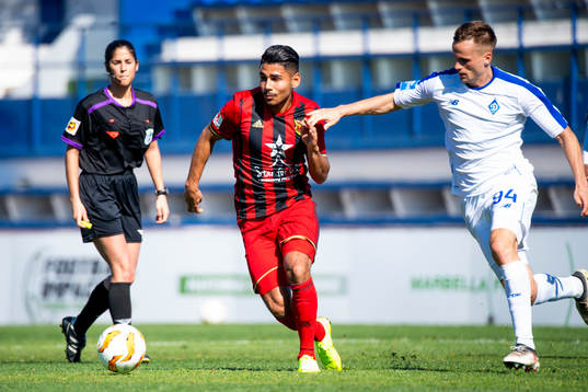 Hosam Aiesh of Östersund and Tomasz Kedziora of Dinamo Kiev