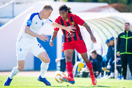 Evgen Burda of Dinamo Kiev and Francis Jno-Baptiste of