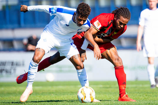 Tche Tche of Dinamo Kiev and Francis Jno-Baptiste of