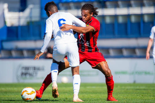 Tche Tche of Dinamo Kiev and Francis Jno-Baptiste of