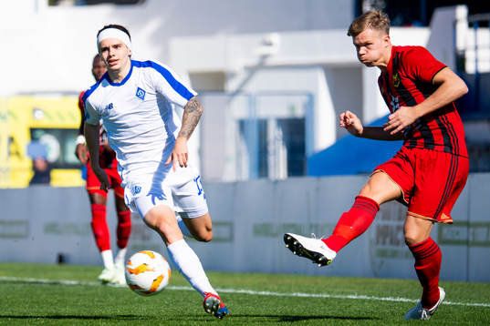 Vladyslav Kalytvyntsev of Dinamo Kiev and Erik Haugen of