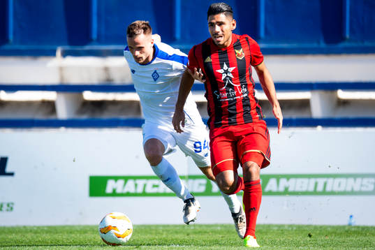 Tomasz Kedziora of Dinamo Kiev and Hosam Aiesh of Östersund