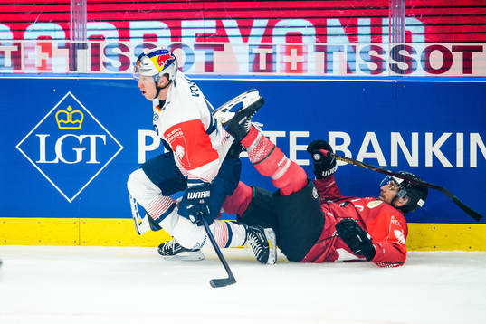 Mark Voakes of Red Bull Munich and Joel Lundqvist of