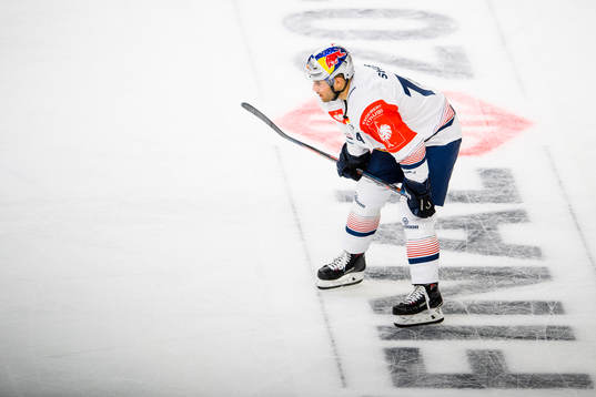 Justin Shugg  of Red Bull Munich looks dejected