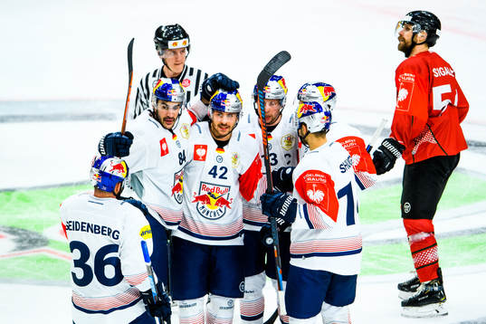 Yasin Ehliz  of Red Bull Munich celebrates the 3-1 goal