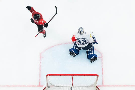 Patrik Carlsson of Frölunda celebrates