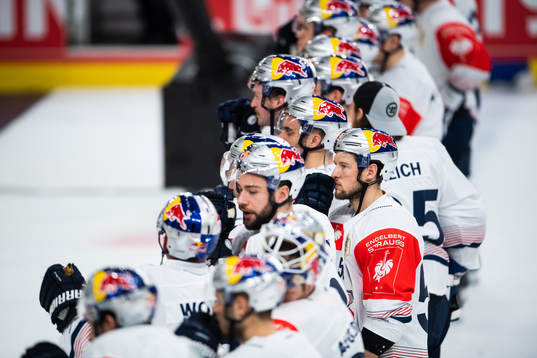 Players of Red Bull Munich look dejected