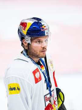 Frank Mauer of Red Bull Munich looks dejected