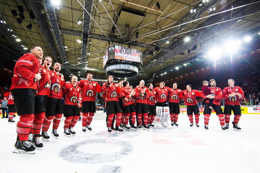 Players of Frölunda celebrate