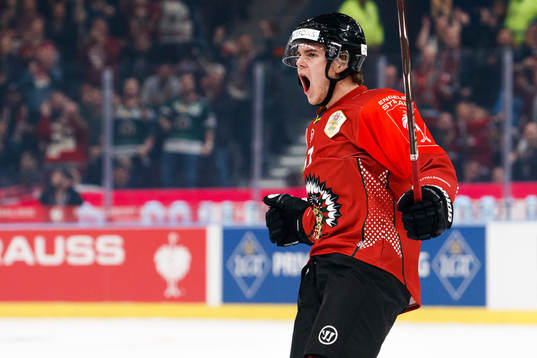Samuel Fagemo of Frölunda celebrates the 1-0 goal