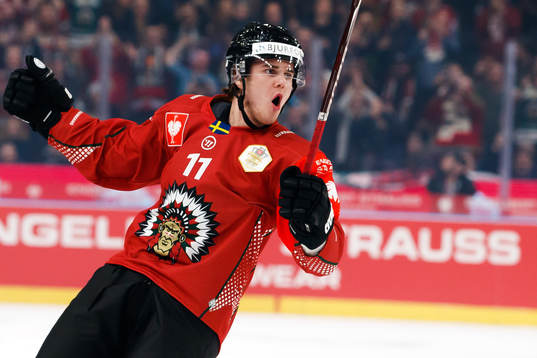 Samuel Fagemo of Frölunda celebrates the 1-0 goal