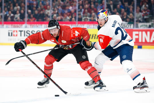 Viktor Ekbom of Frölunda and Frank Mauer  of Red Bull