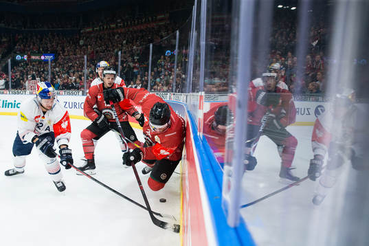 Joel Lundqvist of Frölunda and Patrick Hager of Red Bull