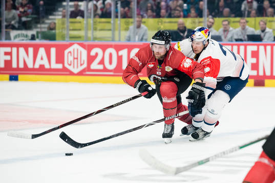 Viktor Ekbom of Frölunda and Frank Mauer  of Red Bull