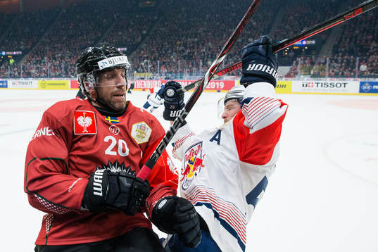 Joel Lundqvist of Frölunda and Patrick Hager  of Red Bull