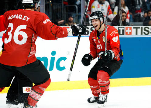 Brandon Gormley and Ryan Lasch of Frölunda celebrates the