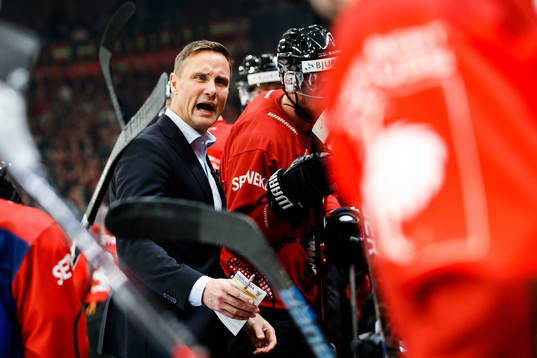 head coach Roger Rönnberg of Frölunda