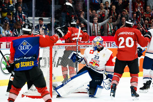 Ponthus Westerholm of Frölunda scores the 3-0 goal behind