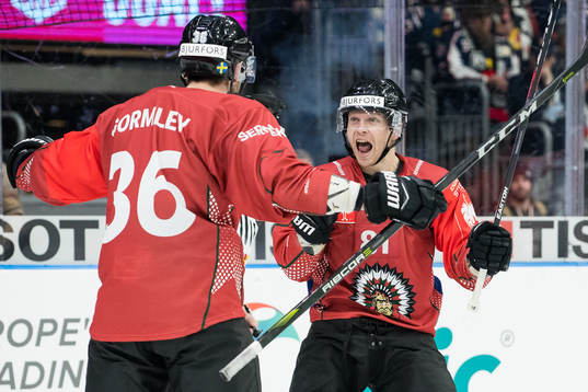 Ryan Lasch of Frölunda celebrates scoring 2-0 with team