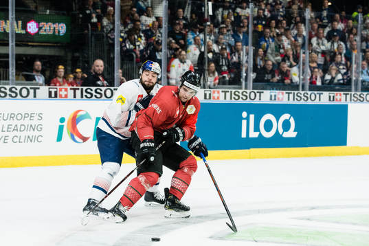 Ponthus Westerholm of Frölunda and Andreas Eder   of Red