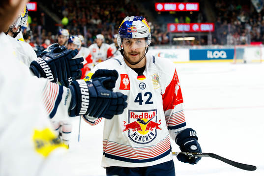 Yasin Ehliz of Red Bull Munich celebrates the 3-1 goal