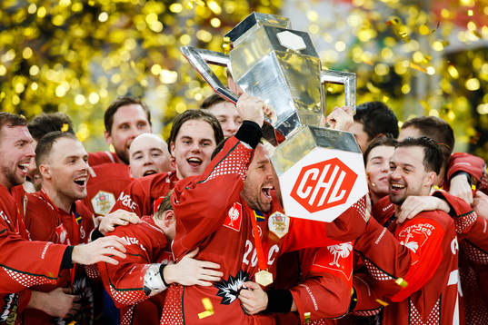 Joel Lundqvist of Frölunda celebrates with team-mates
