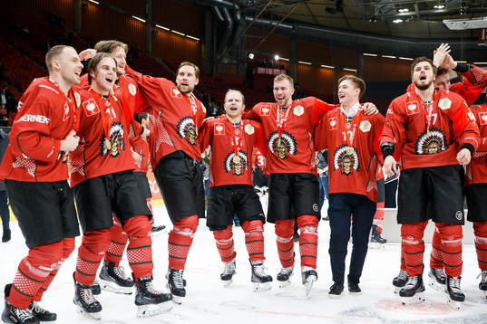 Players of Frölunda celebrates with the trophy