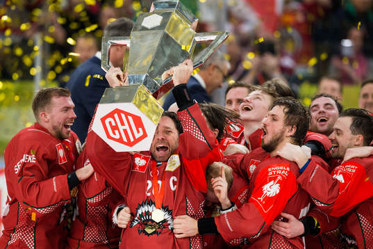 Joel Lundqvist of Frölunda lifts the trophy and celebrates