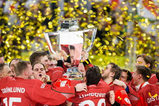 Joel Lundqvist of Frölunda lifts the trophy and celebrates