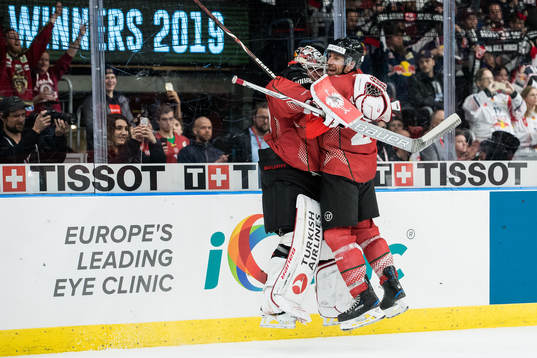 Goalkeeper Johan Gustafsson and Joel Lundqvist of Frölunda